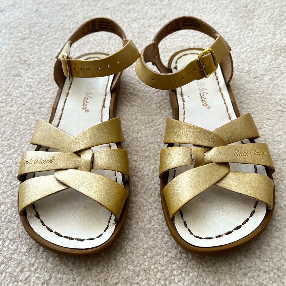 Girls gold Saltwater sandals size 3